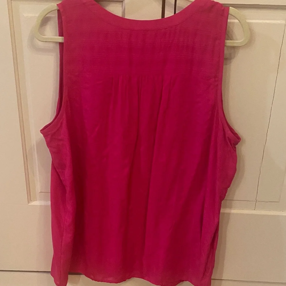 LOFT New Fuchsia Sleeveless Blouse - Picture 4 of 4